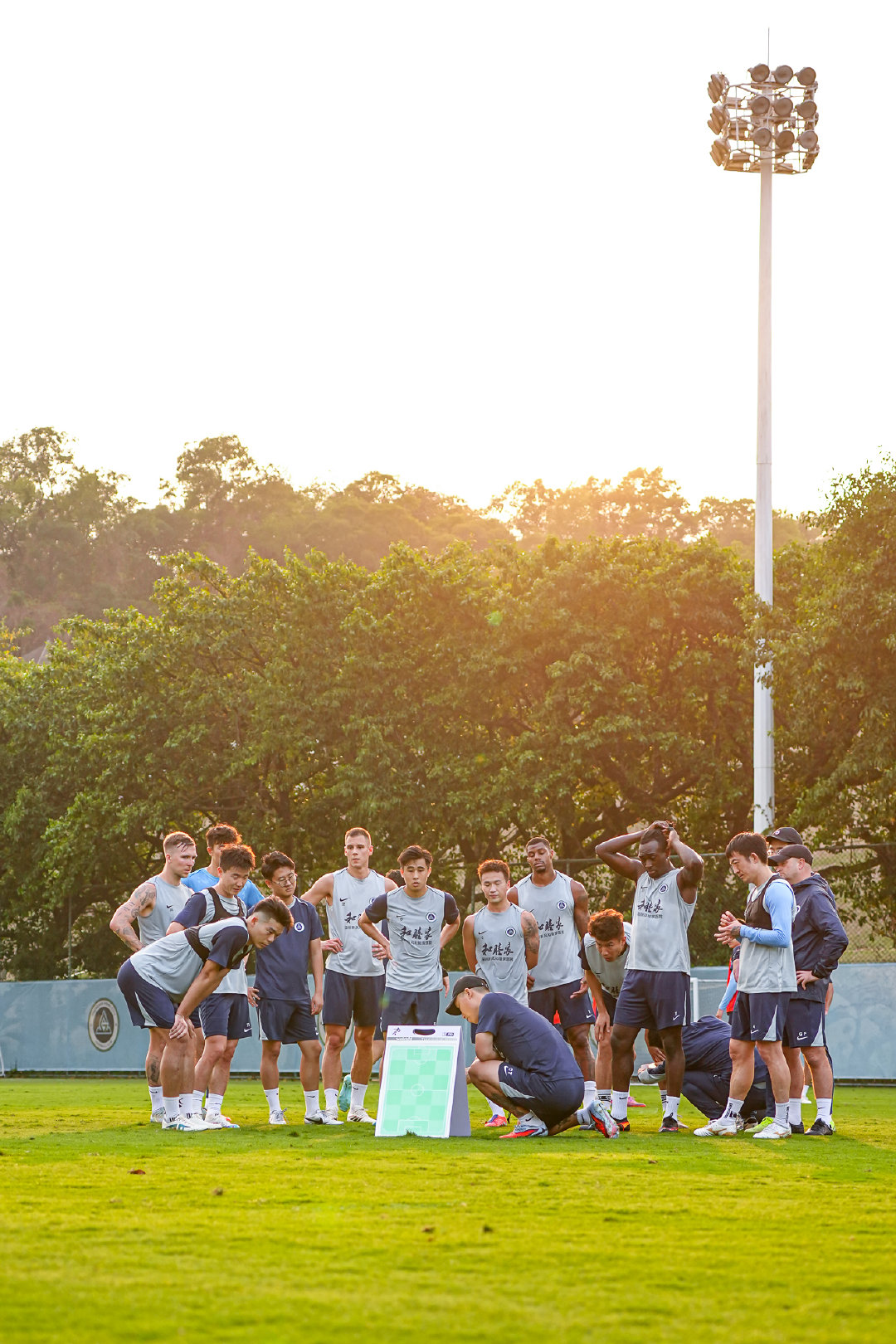 围在一起的这一刻比战术更重要的，是彼此🤝刚好，适合一直放在屏幕里🔒深圳新鹏城