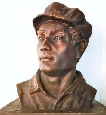 1930年，红军军委书记罗南辉被捕，敌人还没有用刑，他自己就先招了。为了试探他，