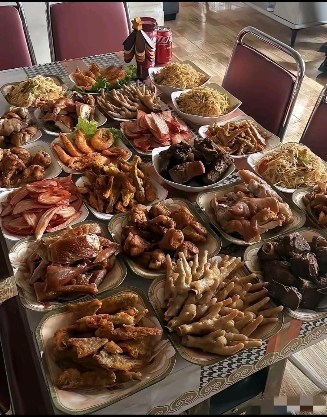 这么一桌饭菜在中国北方农村算什么标准？不妨晒一晒您家的生活水平！