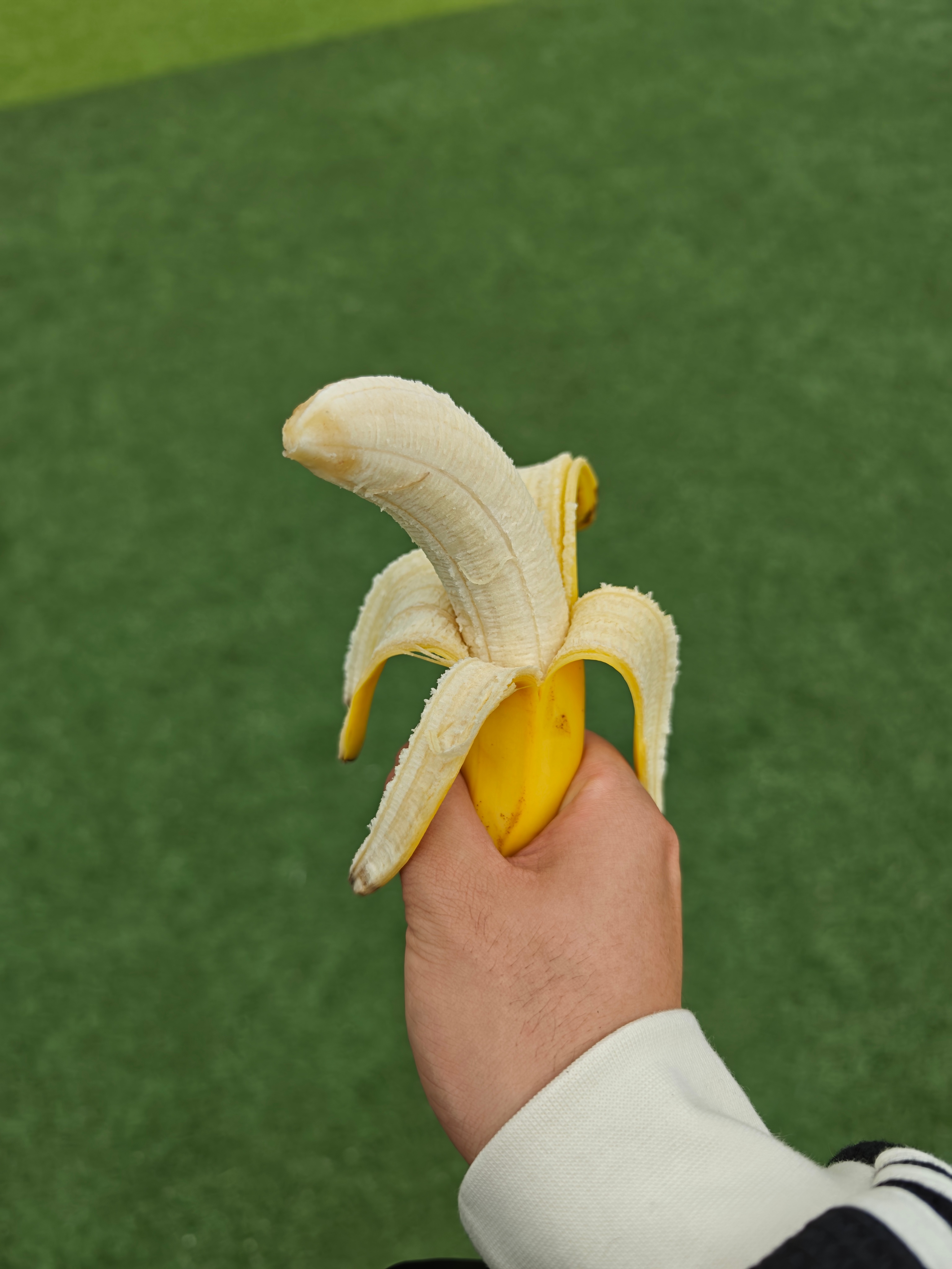 健身之后吃了太多香蕉，现在我已经能够从香蕉皮的颜色来判断它的口感了