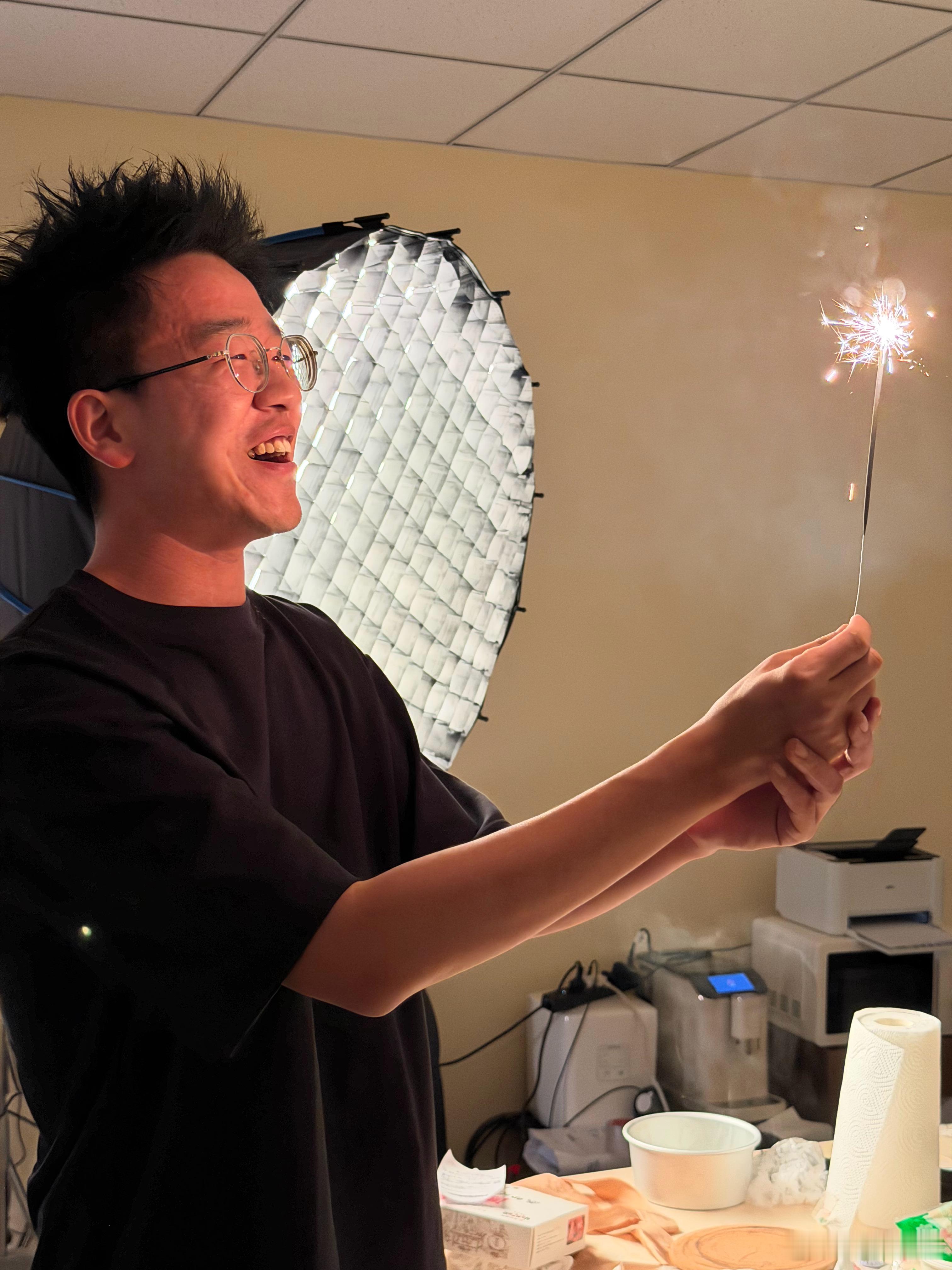 七年前来老司机第一个认识的就是老李，和我一起面试等候时候聊天，听完介绍我一惊英国