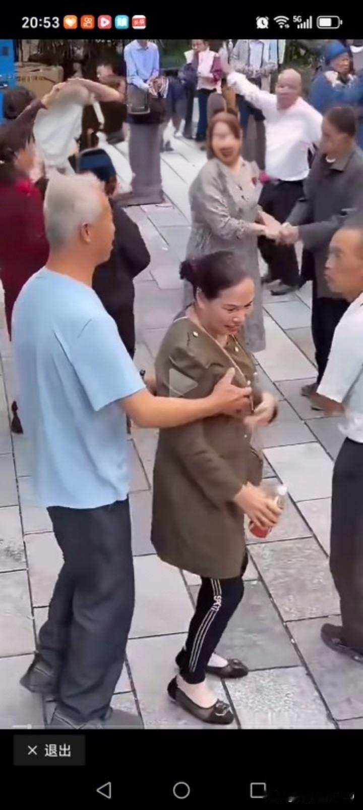 人老了，阳气如同生命火种，需好好固护，泄阳绝非好事。冬天运动要遵循“温阳不伤阴”