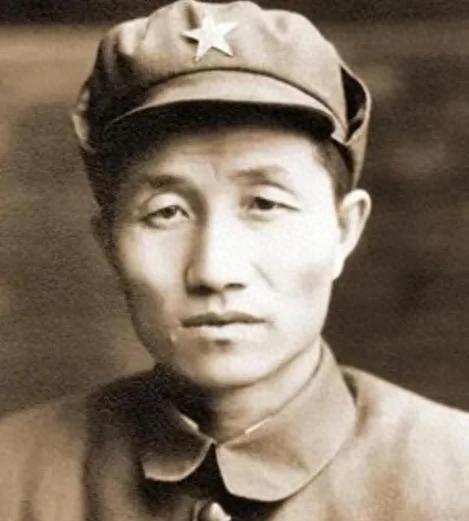 如果程子华参加授衔会授予什么军衔？看看搭档的人物，就知道了！
 
1955年全军