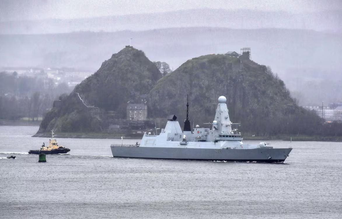 现代海战早就不是拼舰炮、拼火力对射的时代了。反舰导弹一出现，规则就被彻底改写：谁