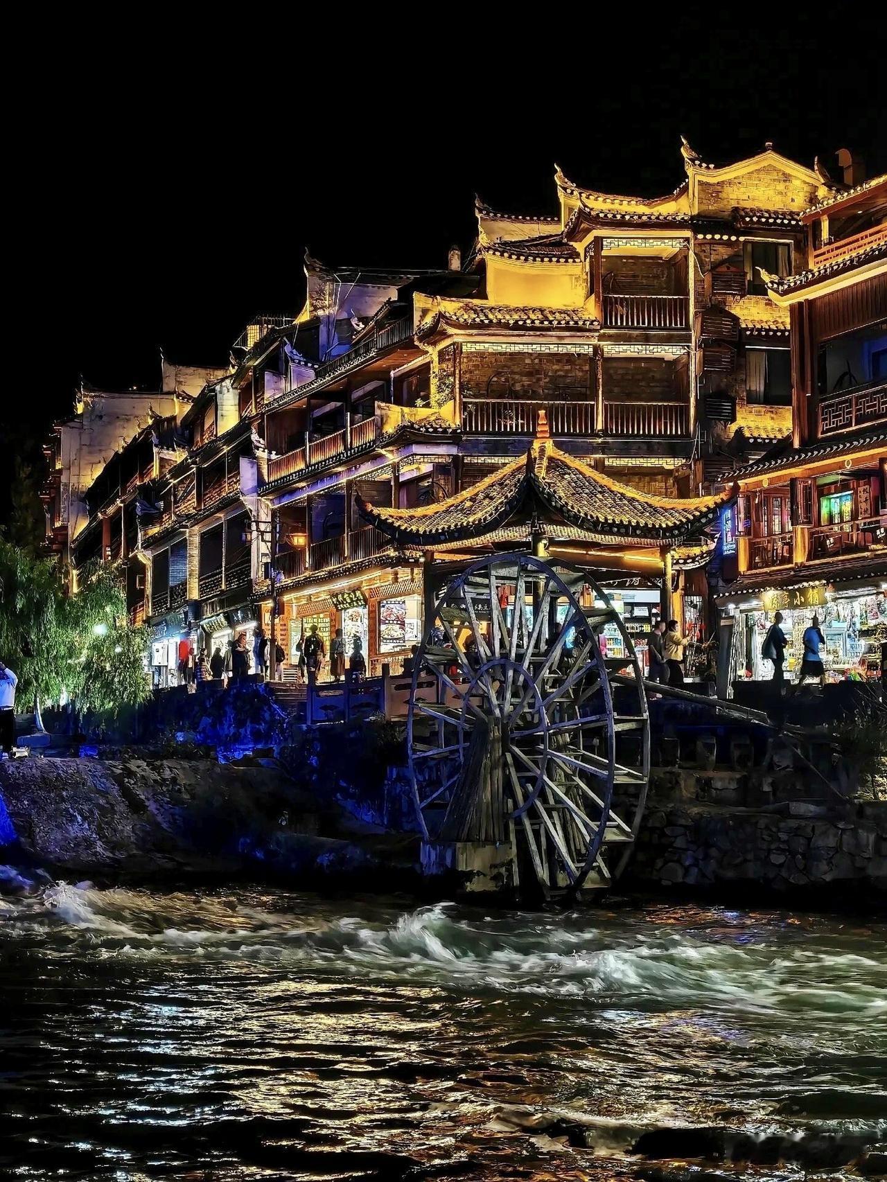 你认为湖南哪个地名最好听? 凤凰，名字如诗，山水如画，令人心驰神往。