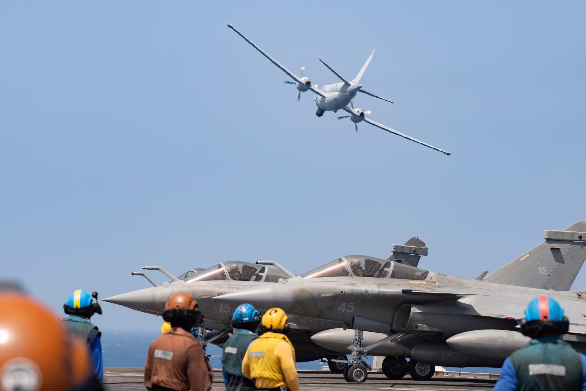 今日阵风 阵风M与大西洋2舰载与岸基的协同配合是一个重要课题 