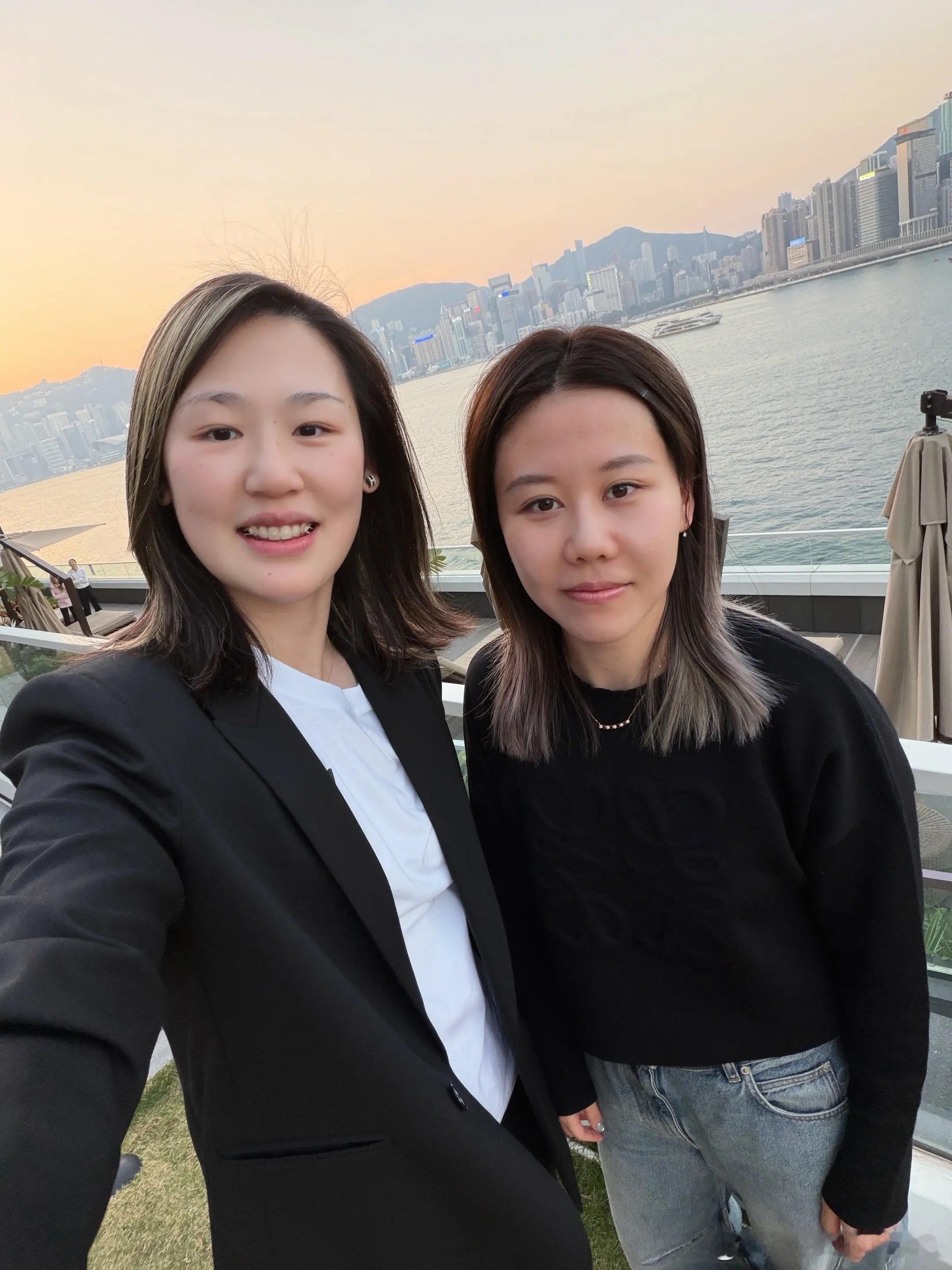 WTT香港总决赛2025 肖瑶茜晒和陈幸同合影📸️和长崎美柚、皆川优香合影🤳