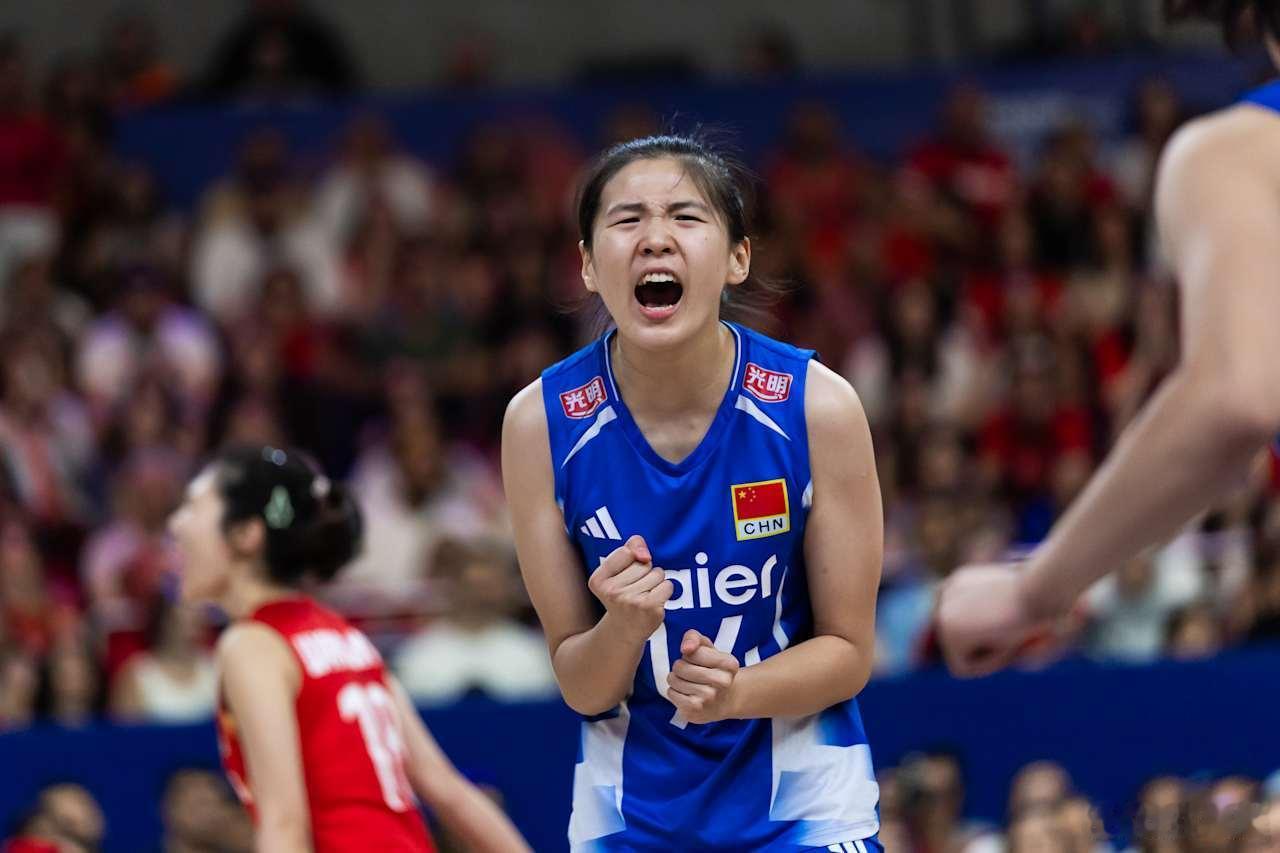 国际排坛动态2026年世界女排联赛中国队2-1（21-25/28-26/25-2
