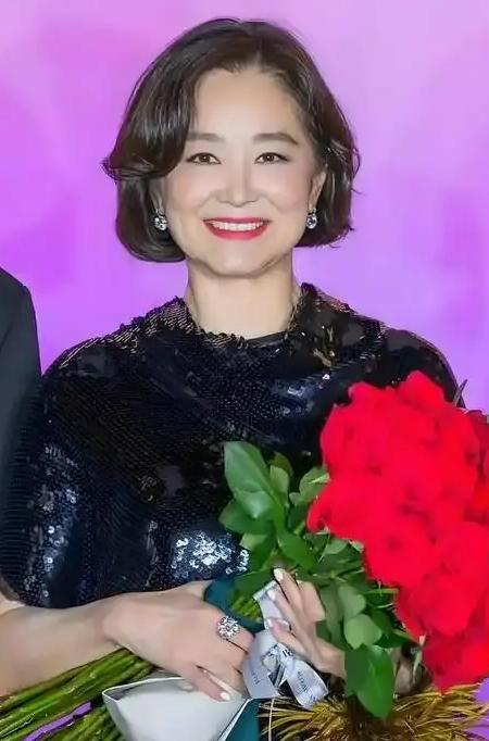 还是女人更理解女人！
我问闺蜜：林青霞与施南生是闺蜜，为啥不早早劝施南生离开徐克