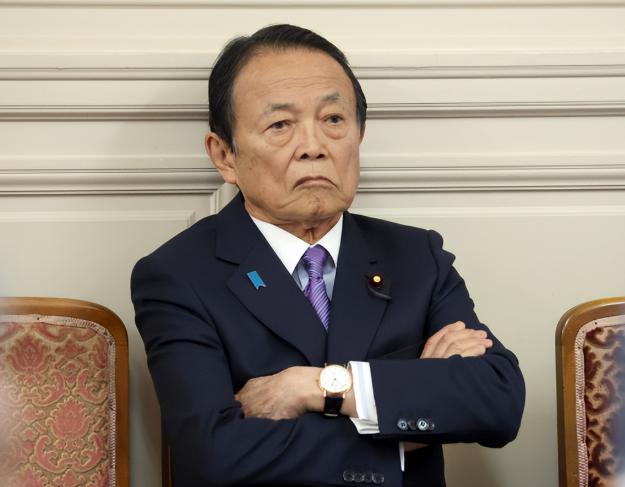 麻生太郎对高市早苗见死不救，日本首相还能在台上撑几天？

那个把高市早苗一手扶上