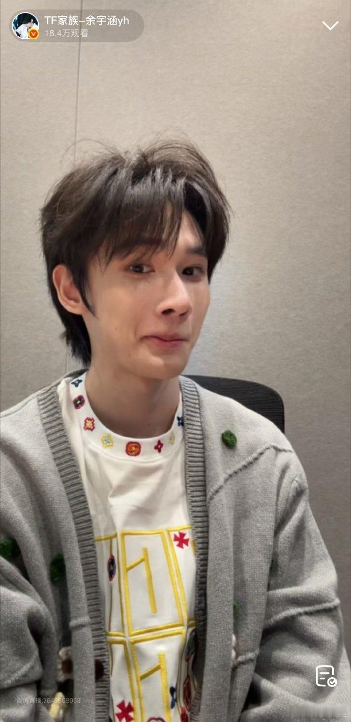余宇涵直播 笑到打鸣！余宇涵直播聊角色规划超有梗，校园剧男主标配脸，小爸爸挑战脑