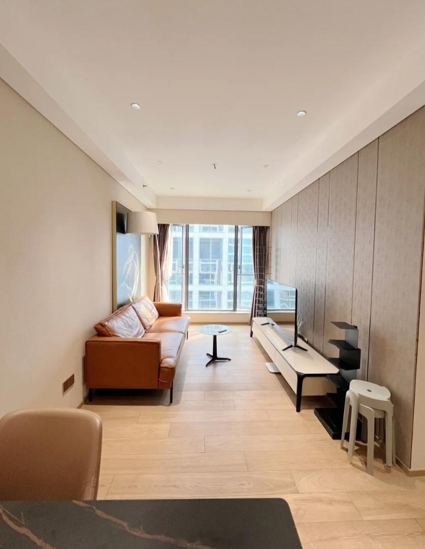 深圳前海70平1房的公寓，租金10000元/月。 104平是2房，租金要1500