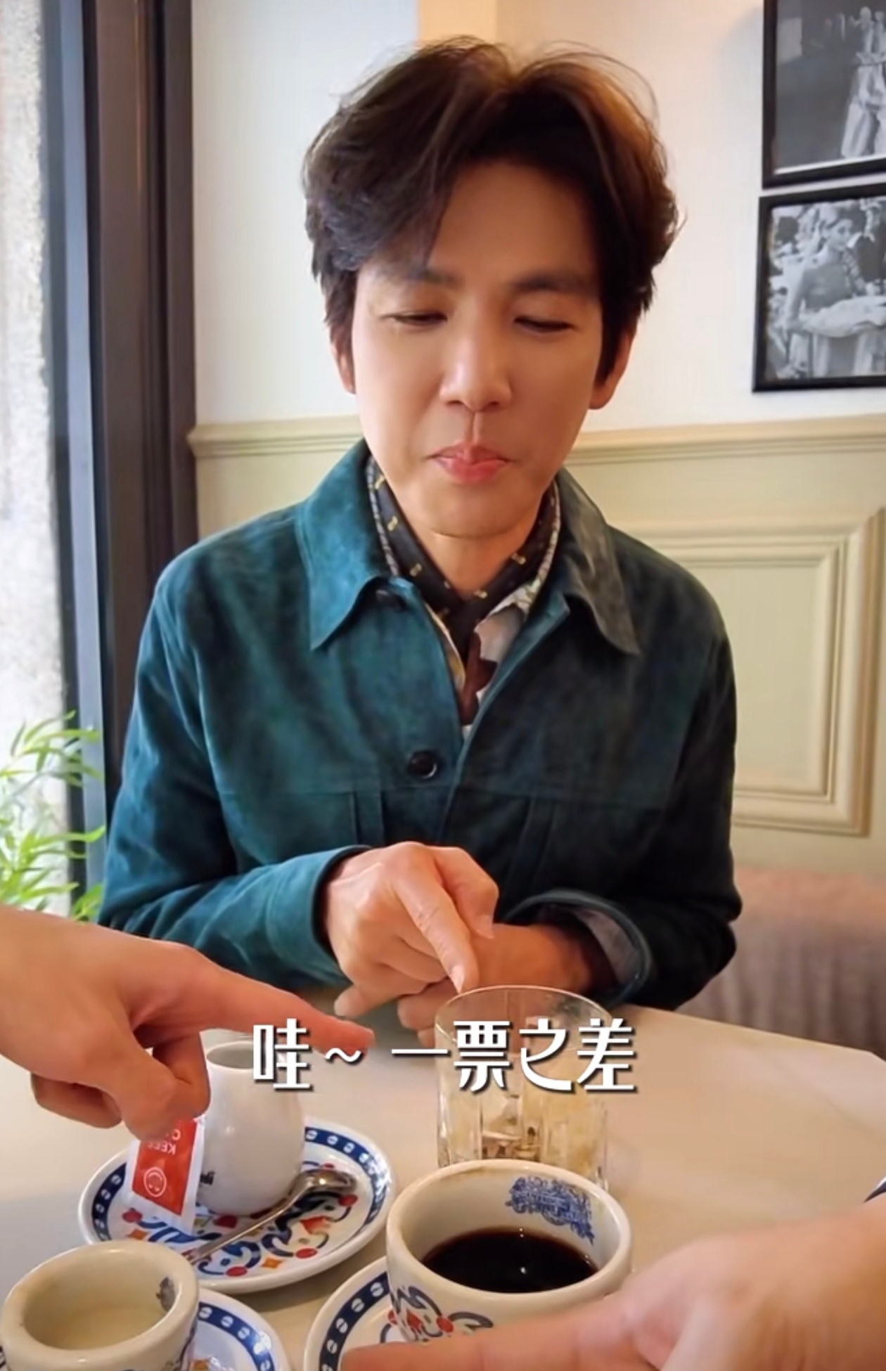 钟汉良 大长腿咖啡脑，走到哪里喝到哪里