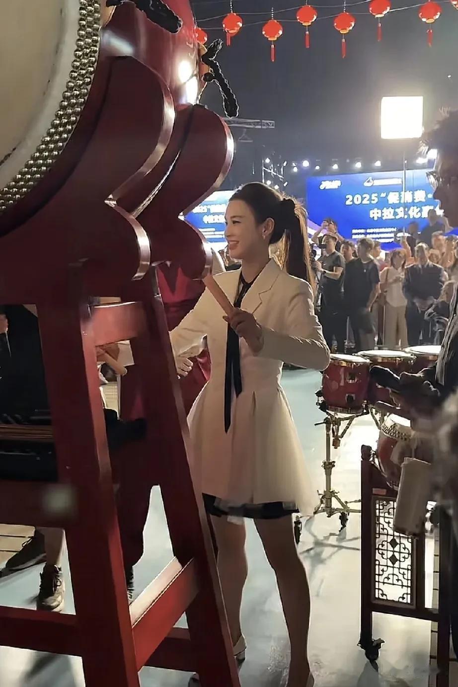 黄圣依终于做回了她自己，很不错
