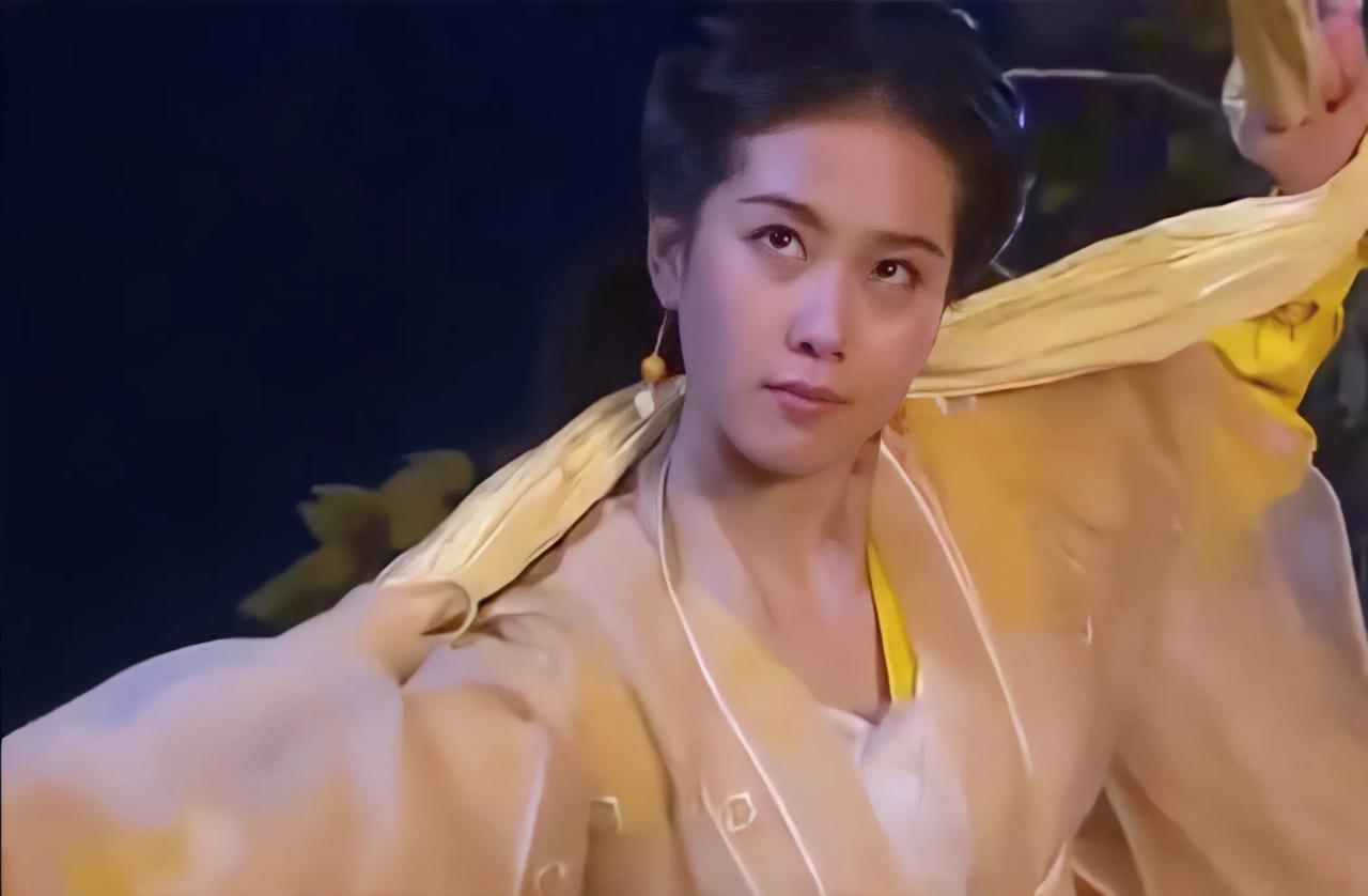 黄衫女实力如何，倚天结尾他能排进江湖第几？

由于黄衫女的神秘色彩，给很多读者一