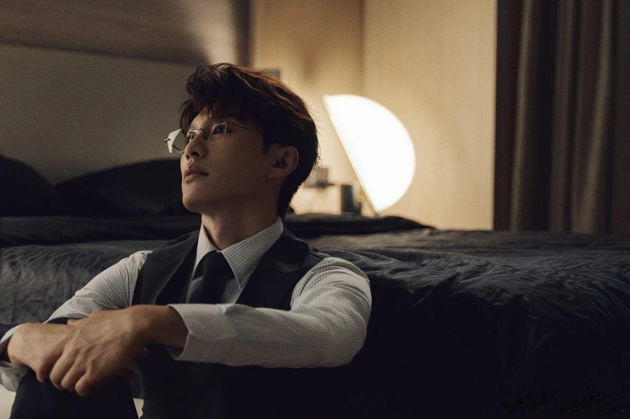 业内谈代旭走红上桌 编剧称很多男配人设比男主讨喜 代旭凭借《轧戏》走红上桌的流程