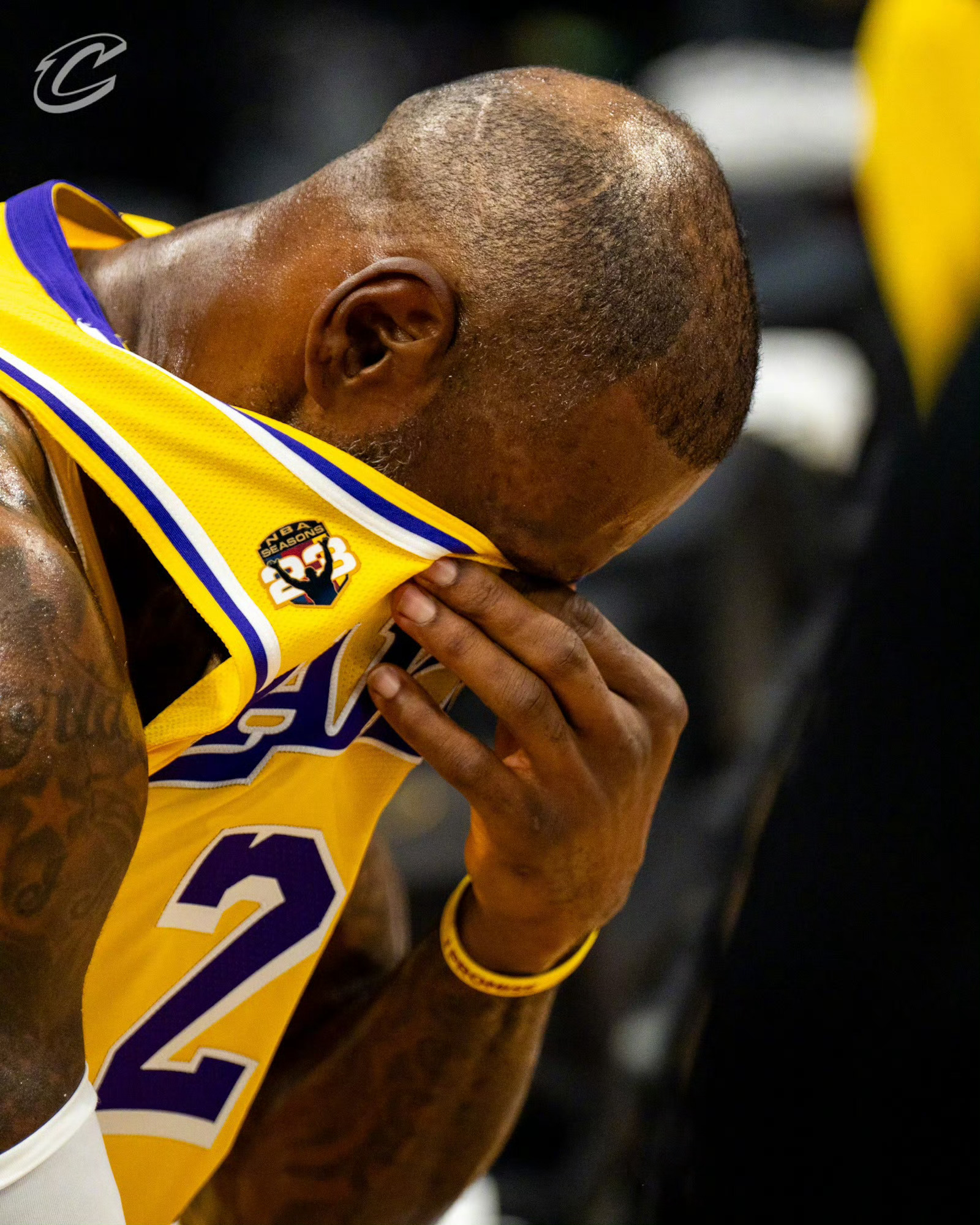 骑士队的致敬视频放过很多次，如果不是最后一次，詹哥你为何流泪。❤️ 