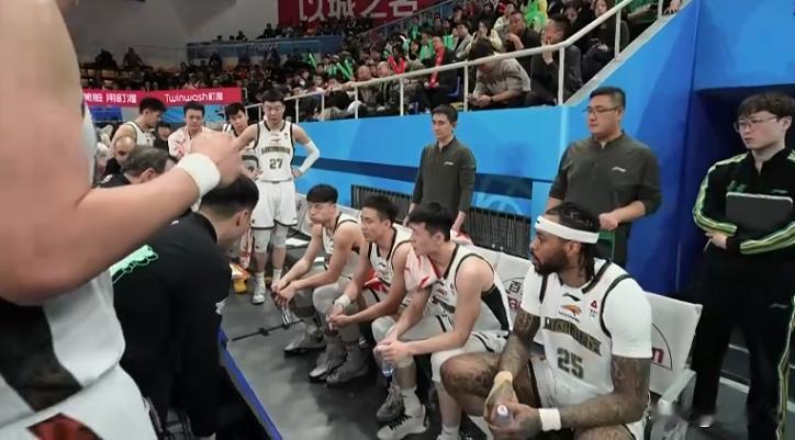辽篮队史首负宁波太耻辱！大胜四川只是回光返照，全队攻防稀碎，更刺眼的是付豪惨败后