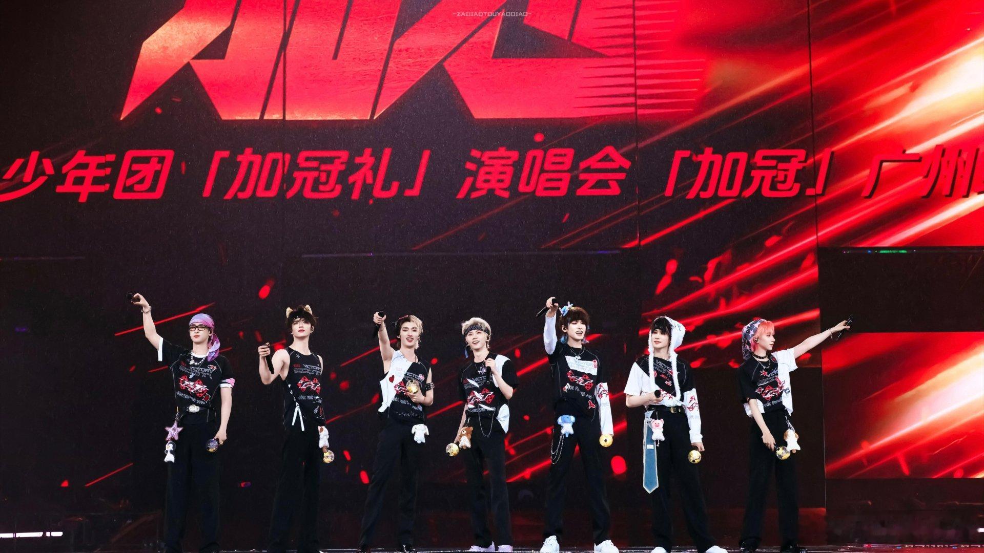 华为发布会时团开场秀给到一个夯 时团的舞台从来没让人失望过，这次也一样，元气满满