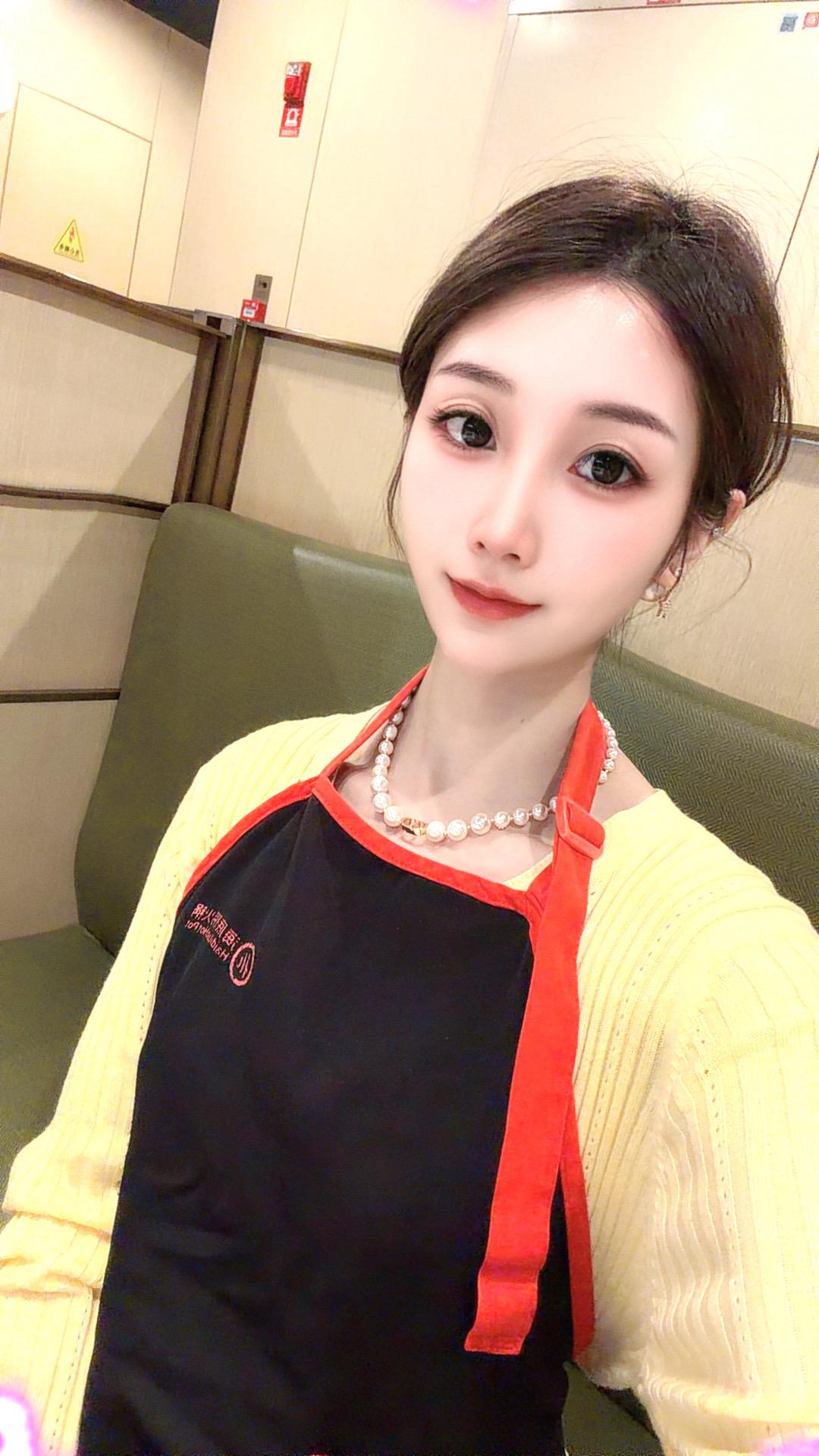 真正的安全感是自己给自己的，至此鲜花赠自己，纵马踏花向自由。