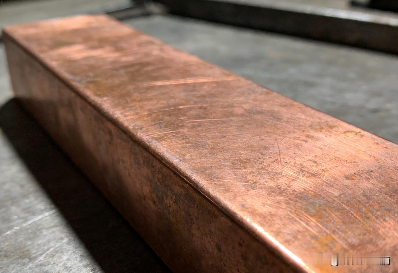 商品名称：铜

【数据摘要】
• 当前价格：截至2024年12月初，伦敦金属交易