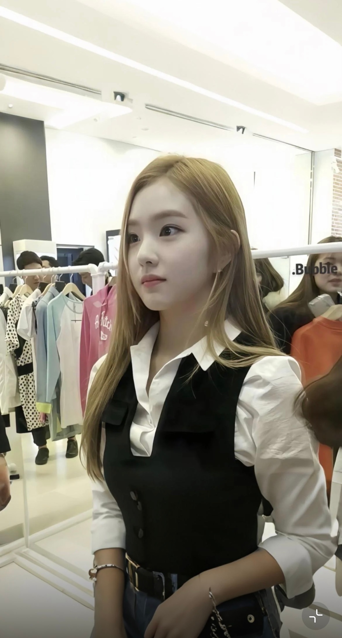 裴珠泫IRENE  幼兔🐰 ​​​