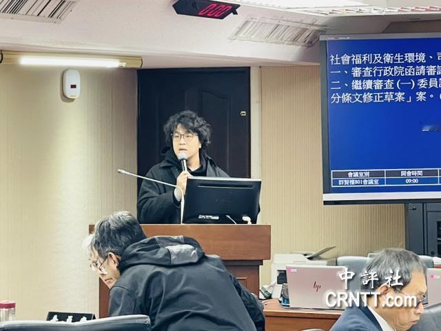 “台独”顽固分子沈伯洋批黄国昌，赴美沟通军购本末倒置
台湾民众党主席黄国昌11日