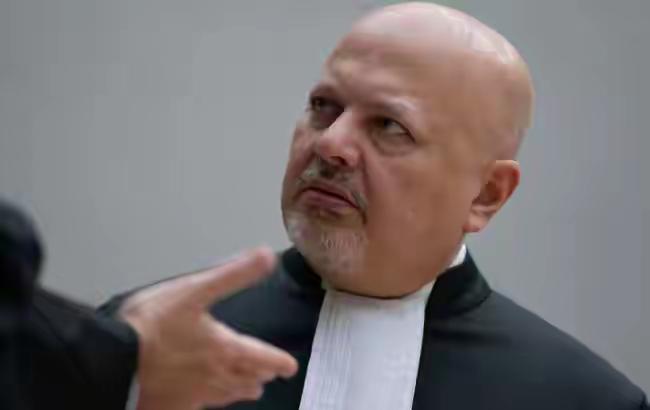 英国籍的海牙刑事法院检察官卡里姆.汗被解职。
正是这个海牙国际刑事法庭的原检察官