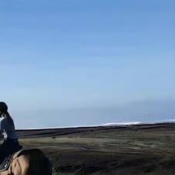 学会忍耐，往往比强势更可贵。路过的人，沿途的风景，不同的感受，无与伦比的心情，只