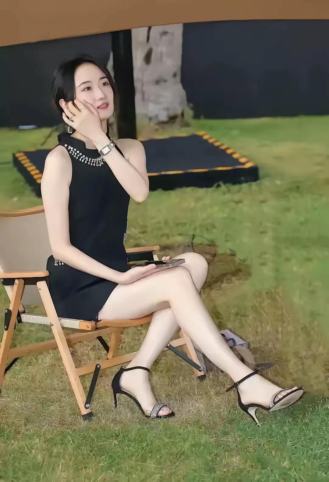 酒桌上怎么样让自己的酒量更大些？
以下是一些可以让你酒量更大些的生活小妙招：
1