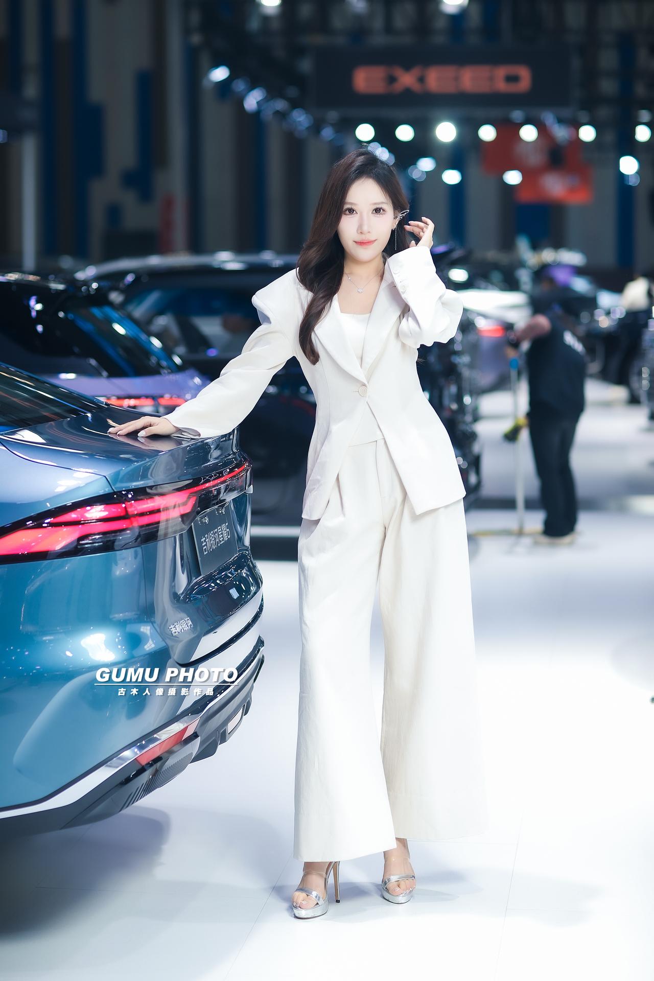 2025贵阳汽车文化节吉利展台模特小姐姐