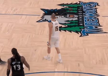 约基奇太鸡贼了！

最后麦丹上空篮，约基奇可以表达不满，但他带着暴怒冲上去之后，