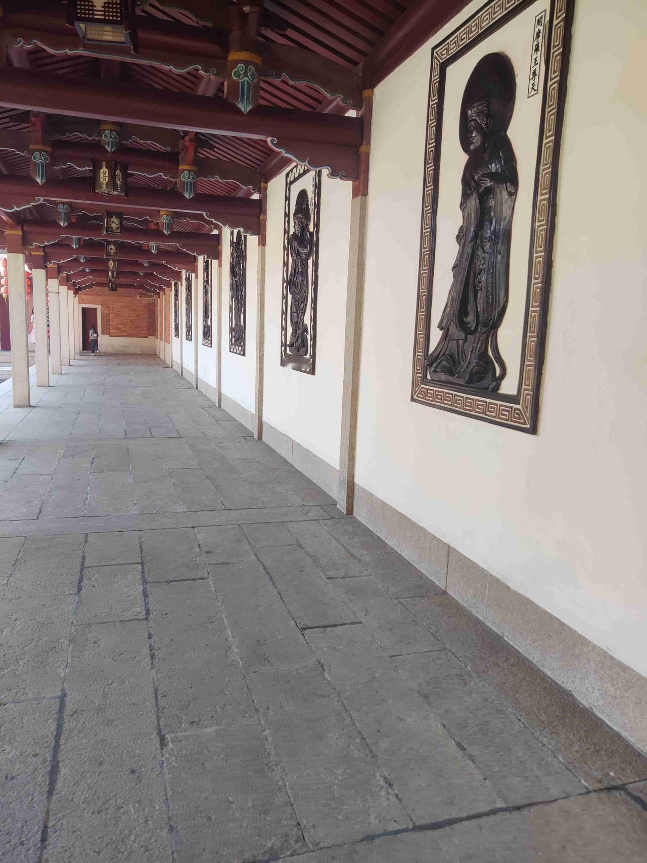 我的今日状态：😁轻松愉快
我这里的天气：☀️晴天

假设你是一个军人，股市里的