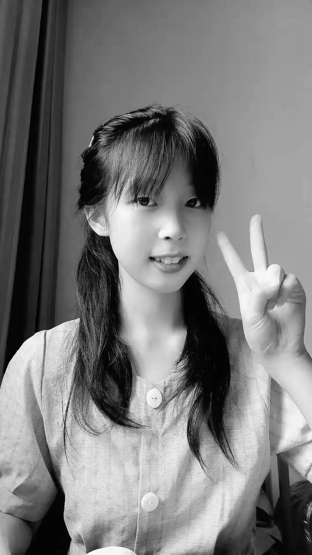 “我想活着……”父亲蹲在ICU走廊反复念叨：“不拔是受罪，拔了是罪人。”湖南女孩
