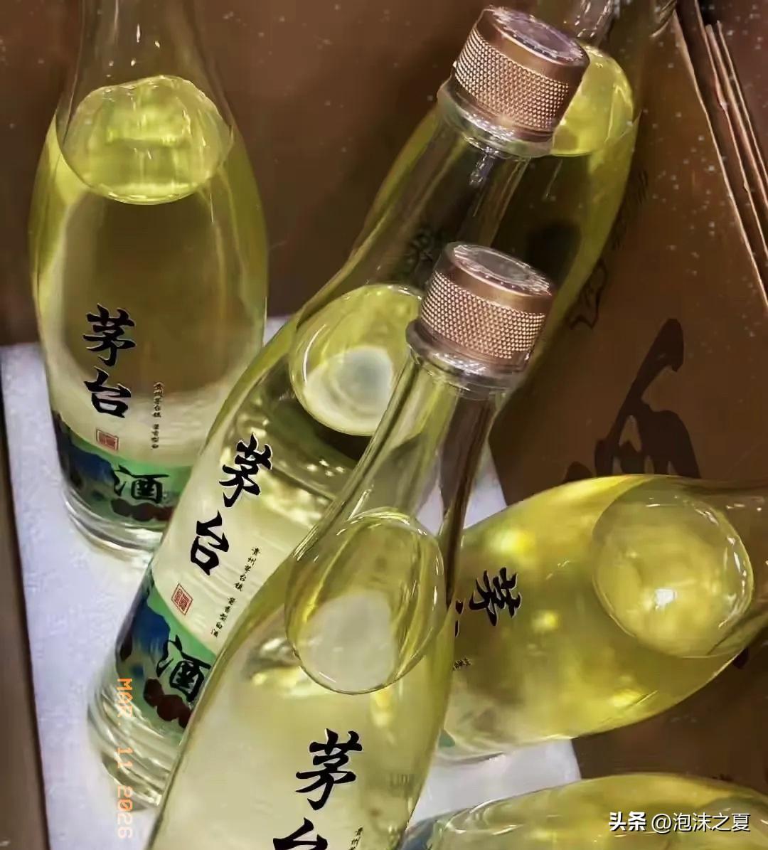 茅台的底牌，终于被这张156元的“光瓶”掀开了。
别再盯着几千块的飞天了，那不是