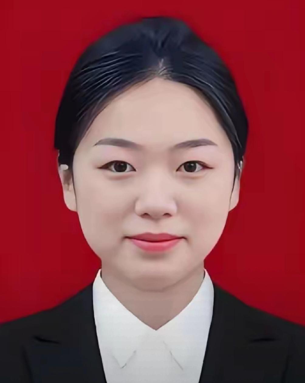 翟元敏，女，出生于2002年11月，山东临沂人，毕业于山东科技职业学院，山东省青