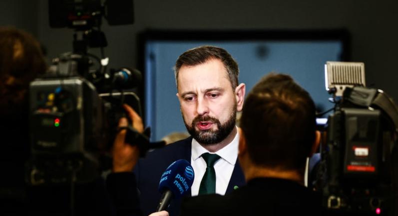 波兰国防部长宣布为最糟糕的军事情况做准备


波兰国防部长瓦迪斯瓦夫·科西尼亚克