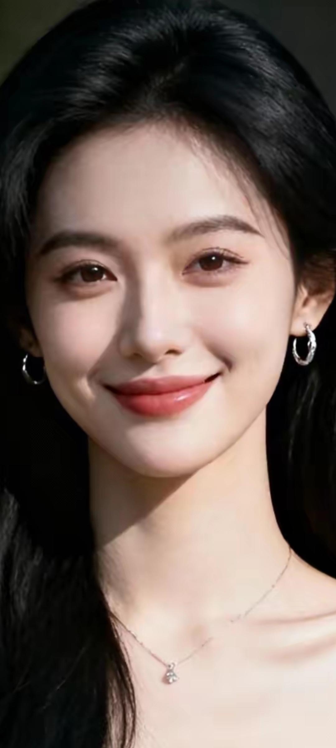 甜美笑容，温柔发丝，闪耀耳环，清新自然，元气满满！🌟💖✨