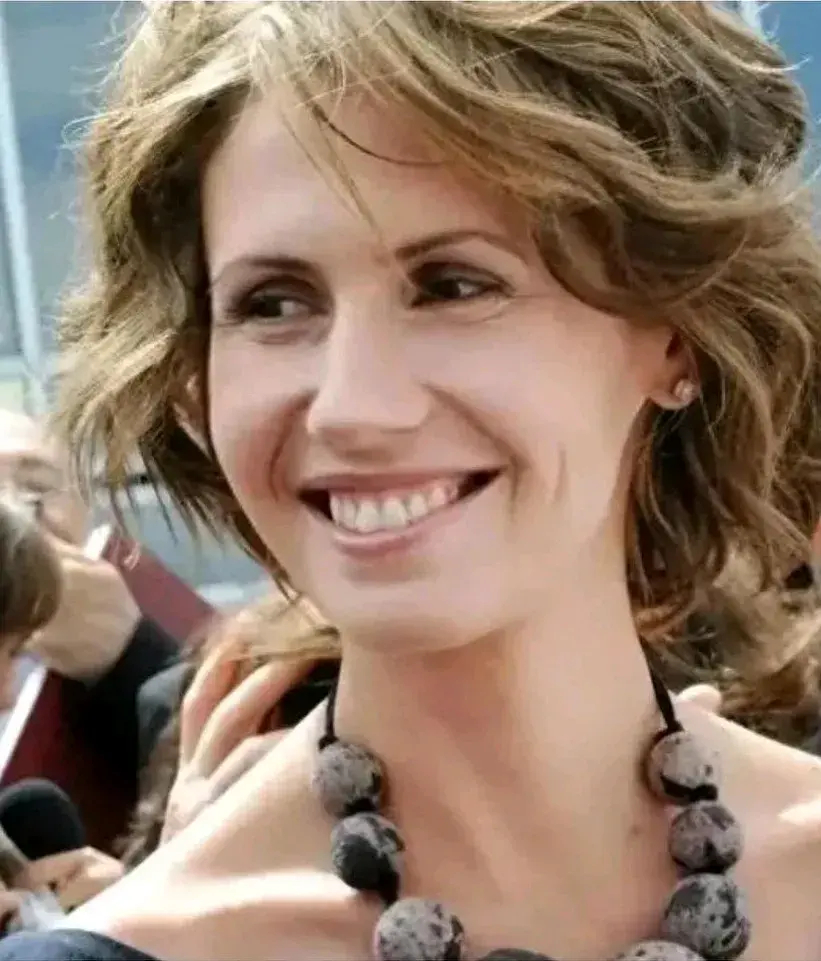 叙利亚前总统夫人沙漠玫瑰阿斯玛，这张照片特别养眼，“倾国倾城貌，惊艳天下人”啊！