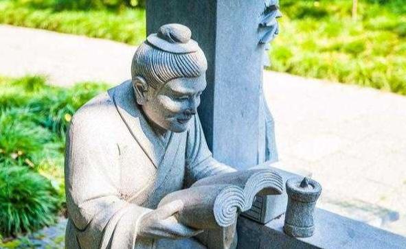 十年。整整十年，他每天天不亮就爬起来磨墨，写到手腕发麻、眼皮打架才肯收笔。邻居叫