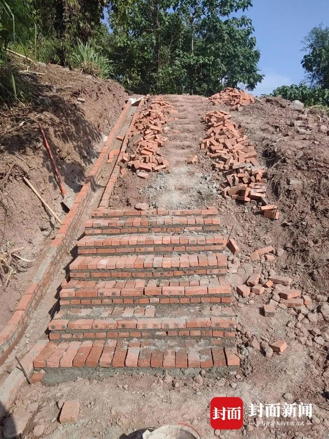 重庆某小区居民自发修路赶地铁，后续来了

自从重庆地铁6号线延长线开了，刘家坪地