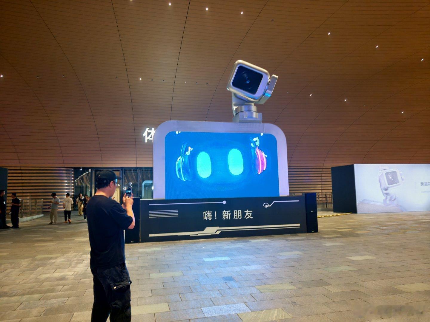 荣耀Robot Phone荣耀 Robot Phone 价格来了。全球首款云台主