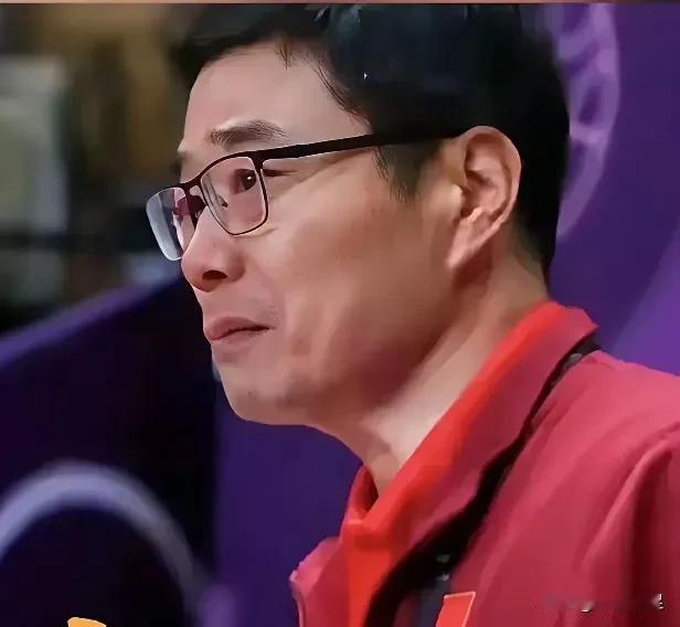 中国男篮1分惜败给澳大利亚，胡明轩错失绝杀，中国队错失冠军，最心有不甘的不是负责