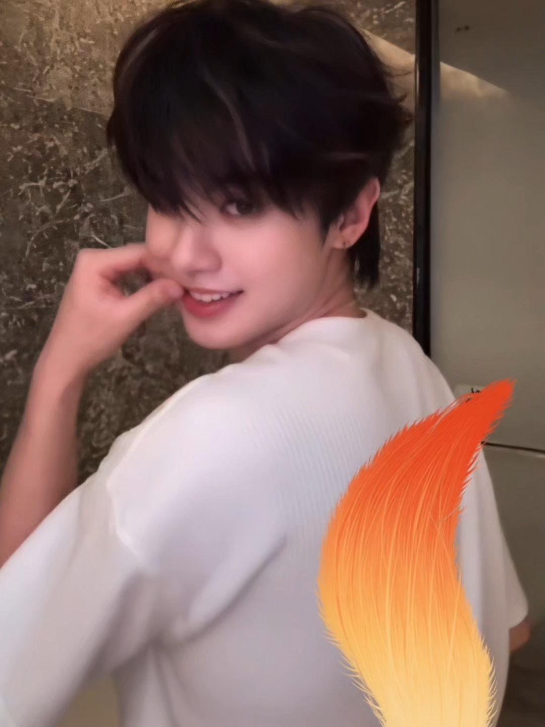 妲己的狐狸尾巴露出来啦