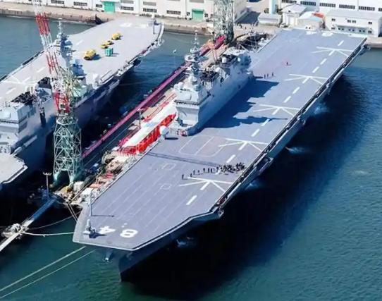 [下雨]看不懂日本的操作，高市早苗访美碰壁后疯狂加码，自卫队大改编+关系降级，这