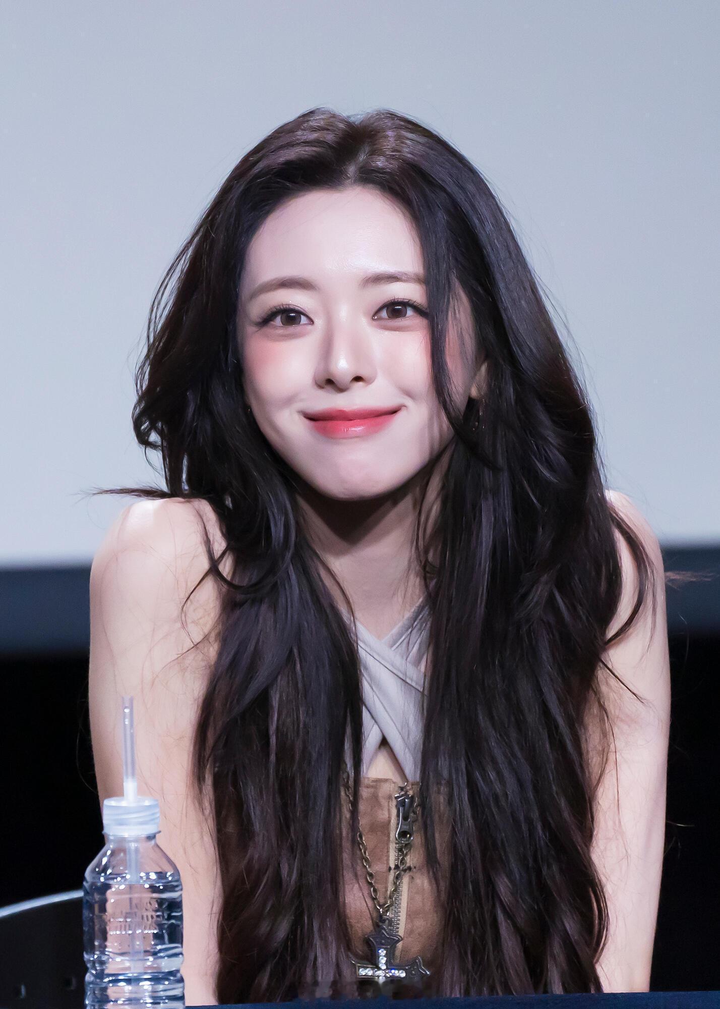 申有娜solo出道申有娜将于3月solo出道 ITZY申有娜YUNA将于3月发行