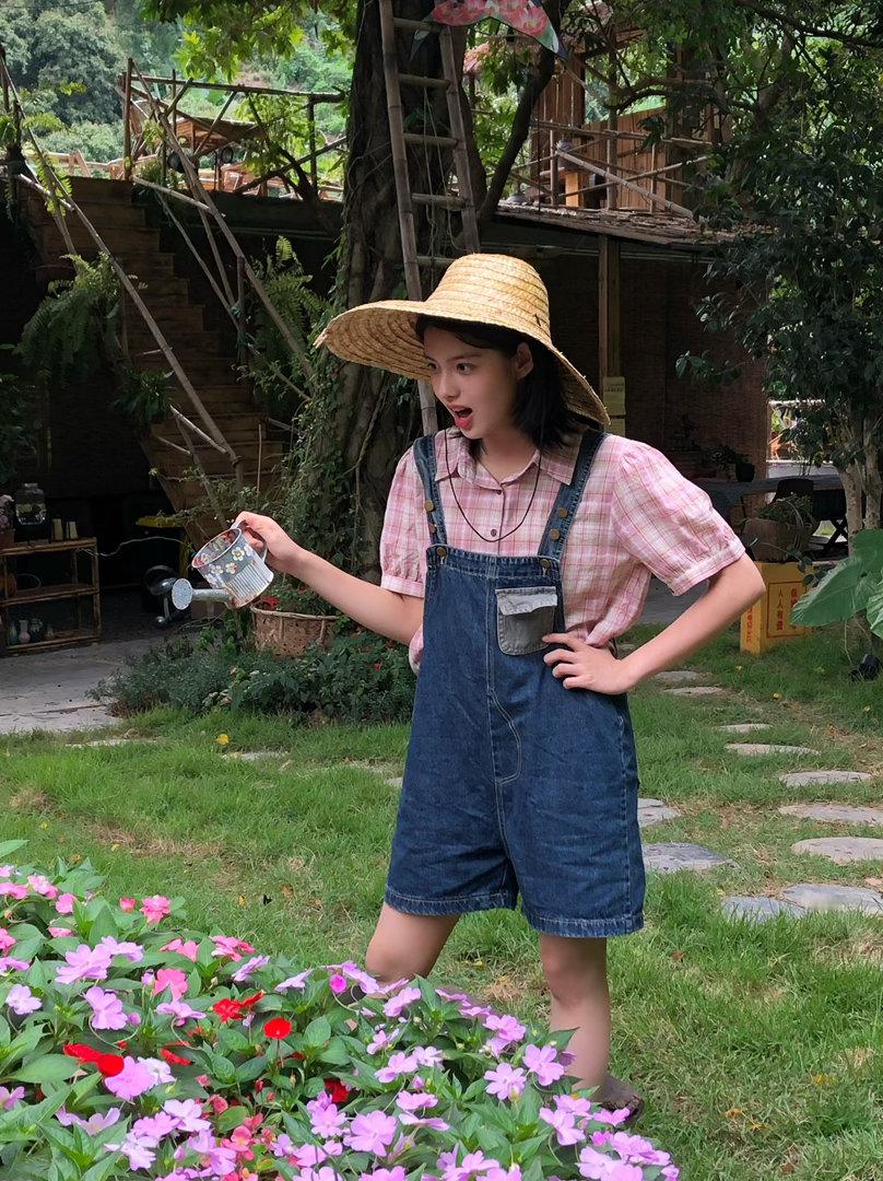 十八岁的艾米艾米 她站在那里安安静静说话的样子，比任何精心设计的动作都好看。不是