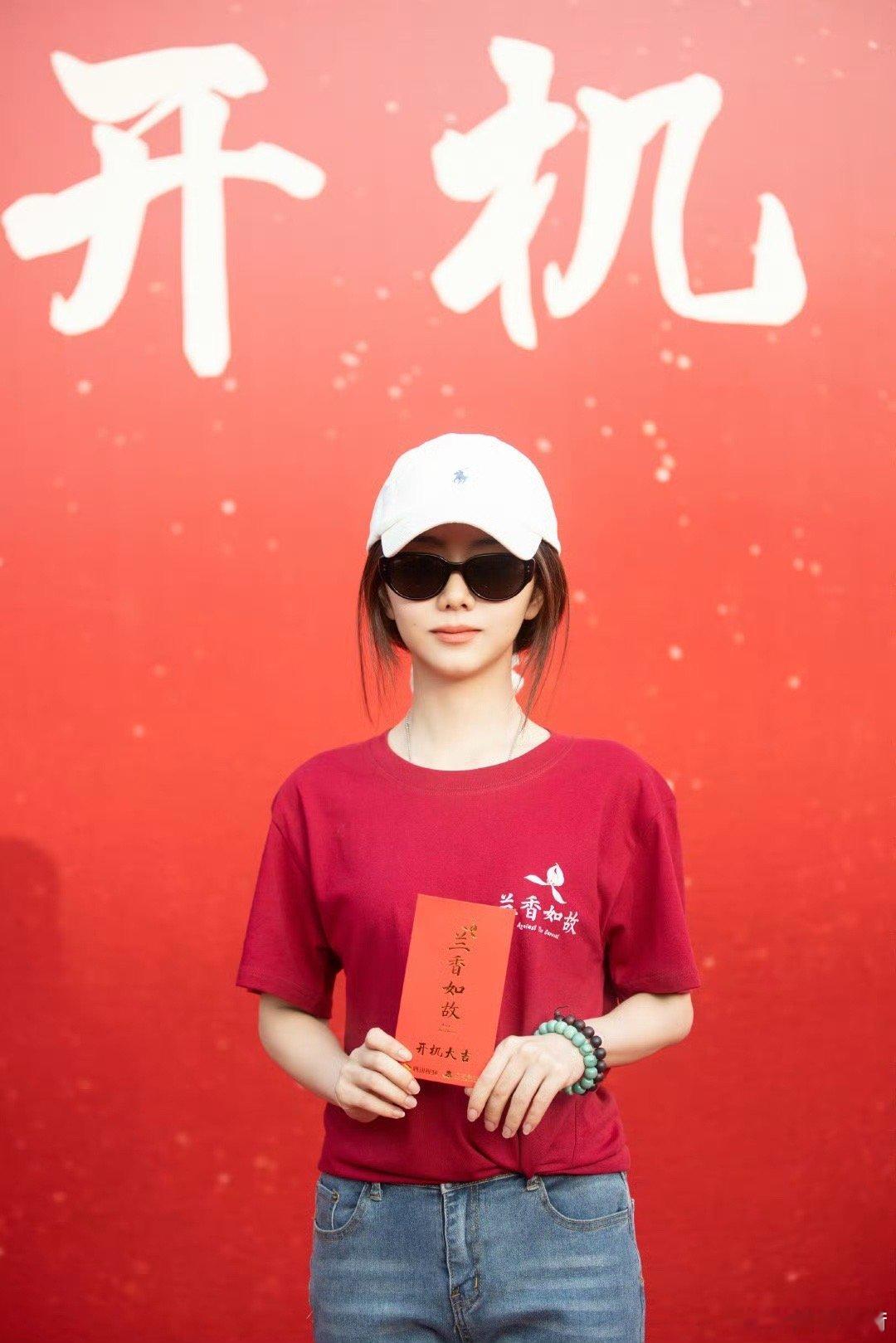 谭松韵刚出组一月又进新组 谭松韵简直是“行走的剧本收割机”！一个月的时间，迅速开