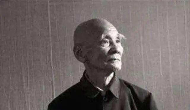 1946年，6000解放军被三万敌人包围，为了不泄露机密，旅长吴诚忠下令烧毁全部