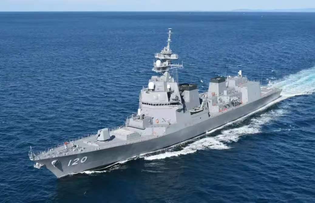 4月17日凌晨四点多，日本一艘叫“雷”的驱逐舰悄悄钻进台湾海峡，从北往南晃了快1